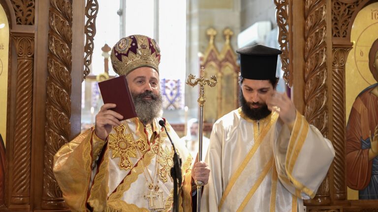 Ο Αρχιεπίσκοπος Αυστραλίας χειροτόνησε Έλληνα διάκονο και πολύτεκνο