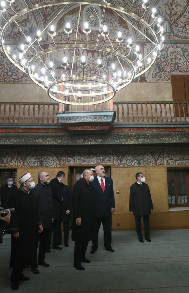 O Ερντογάν εγκαινίασε εμβληματικό τζαμί στην Αλβανία