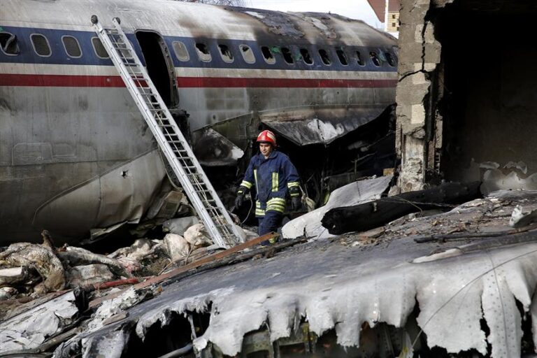 Kίνα: Αεροσκάφος έπιασε φωτιά στην απογείωση – 40 τραυματίες (βίντεο)
