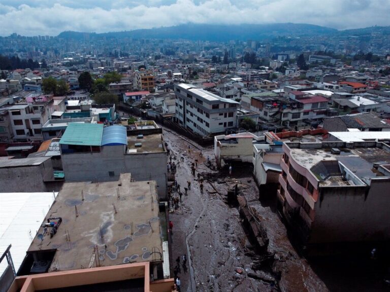 Iσημερινός: Χωρίς τέλος ο τραγικός απολογισμός από τις κατολισθήσεις