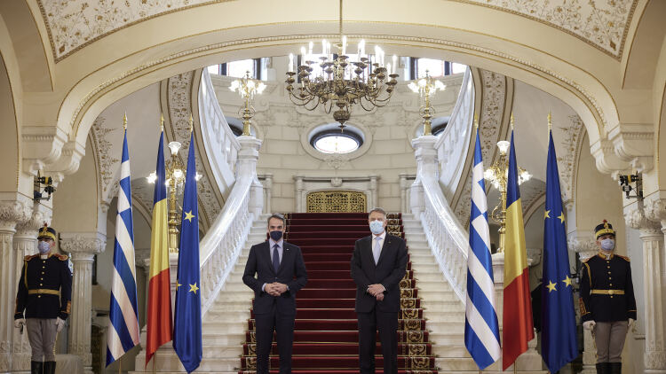 Επίσημη επίσκεψη πραγματοποιεί ο πρωθυπουργός στη Ρουμανία – Τι είπε για το Ουκρανικό