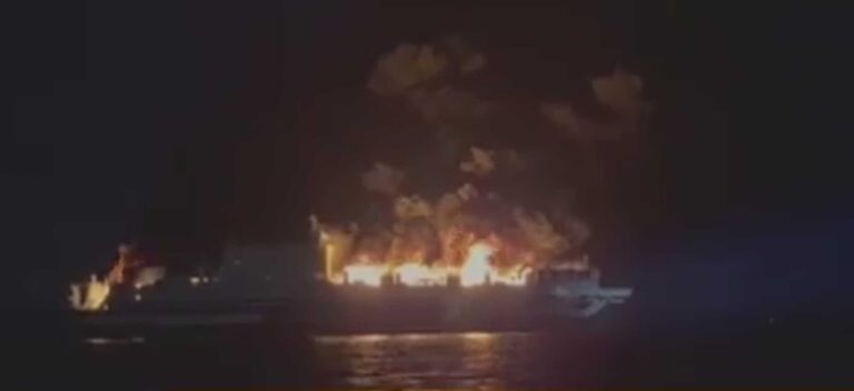 Φωτιά στο πλοίο: Kαταμέτρηση στην Κέρκυρα, φόβοι για δέκα αγνοούμενοι