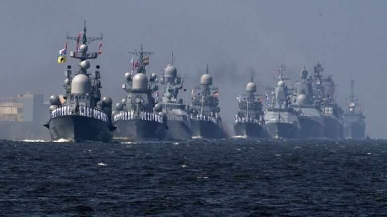 Οι Ρώσοι επιτίθενται και από τη θάλασσα – Πολεμικά πλοία έφτασαν στην Οδησσό