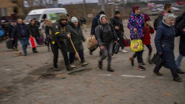 Ουκρανία: Απομακρύνονται οι άμαχοι από τον ανθρωπιστικό διάδρομο της πόλης Σούμι