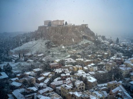 Κακοκαιρία “Φίλιππος”: Εντείνονται τα καιρικά φαινόμενα – Χιονίζει στο κέντρο της Αθήνας