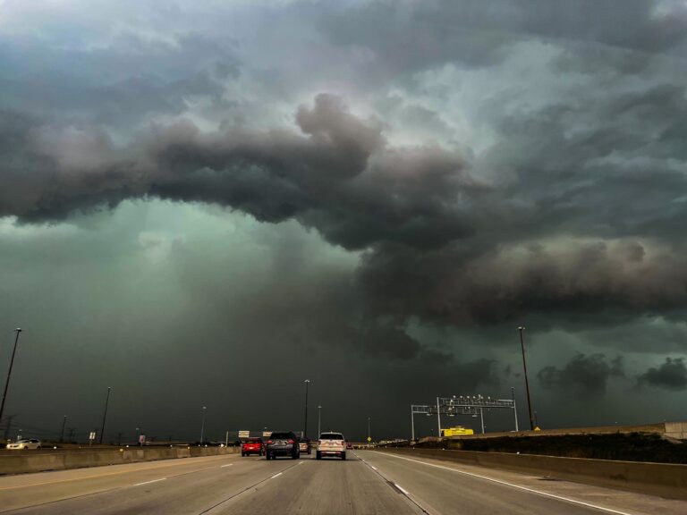 Καναδάς: Σφοδρές καταιγίδες σαρώνουν την χώρα – Χωρίς ρεύμα 300.000 σπίτια