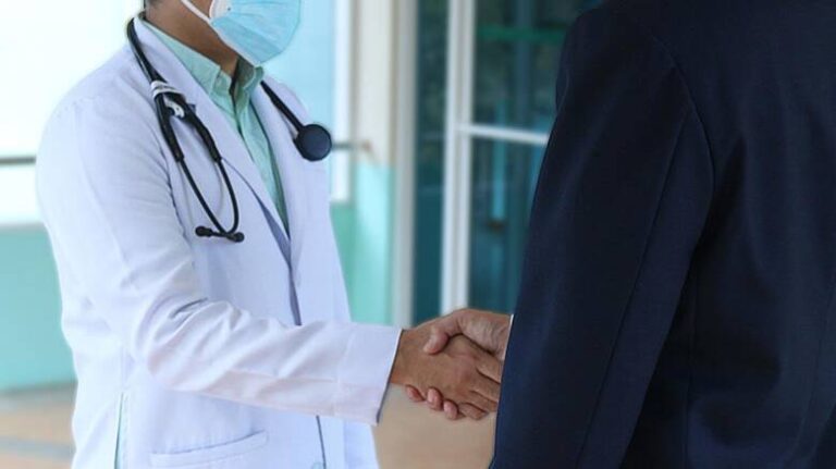 Όσα πρέπει να γνωρίζουμε για τον “Προσωπικό Γιατρό” – Δεν θα πληρώνουν οι πολίτες