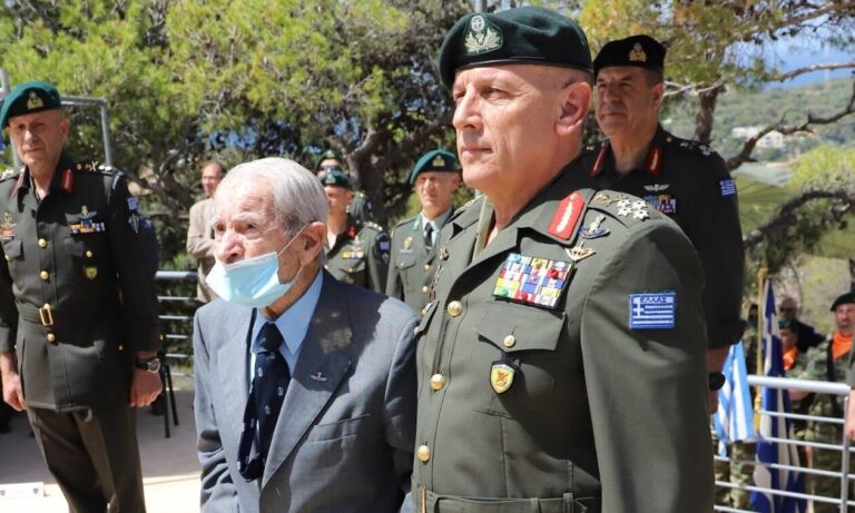 Σε ηλικία 101 ετών έφυγε ο στρατηγός Κόρκας – Μόλις είχε καταθέσει στεφάνι