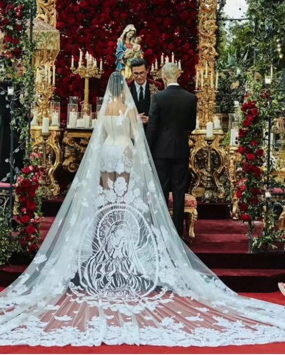 Κόρτνεϊ Καρντάσιαν – Τράβις Μπάρκερ: Παντρεύτηκαν στην Ιταλία – Ένας γάμος… ροκ (βίντεο)