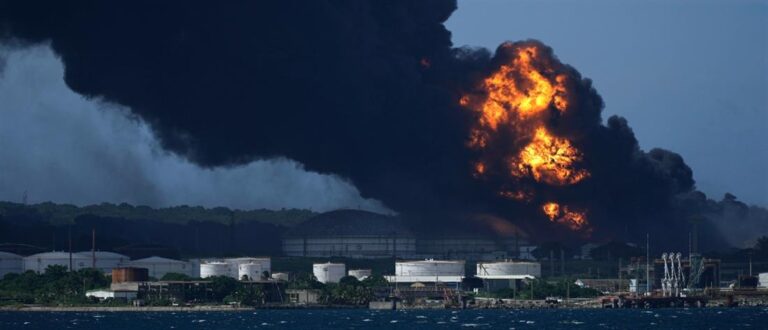 Πυρκαγιά σε πετρελαϊκές εγκαταστάσεις στην Κούβα-Νεκροί, τραυματίες και αγνοούμενοι