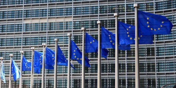 ΕΕ: Επετεύχθη συμφωνία για την προστασία των δημοσιογράφων από τις “καταχρηστικές αγωγές”