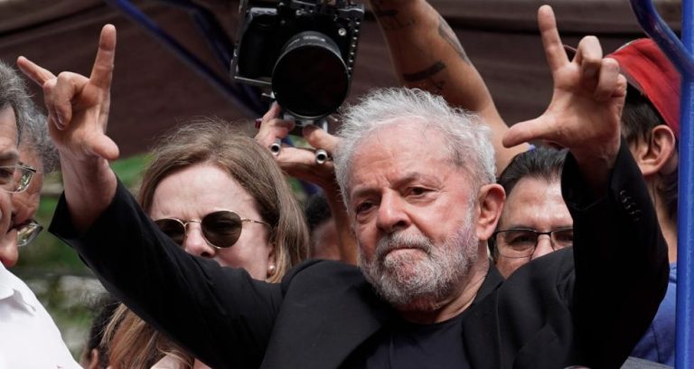 Βραζιλία: Φαβορί στις δημοσκοπήσεις ο Λούλα ντα Σίλβα