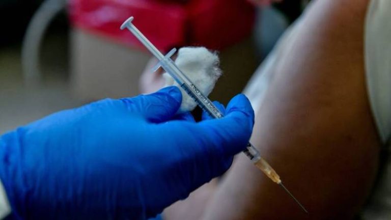 Ξεκινά ο εμβολιασμός με τα πλέον επικαιροποιημένα εμβόλια