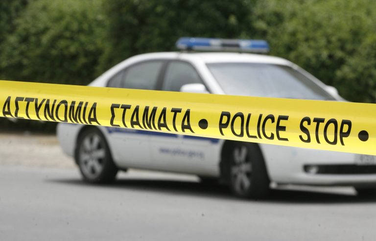 Κυψέλη: Άνδρας βρέθηκε νεκρός στο αυτοκίνητό του με ένα καλάσνικοφ δίπλα του