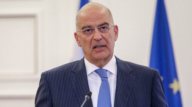 Ο Νίκος Δένδιας εξέφρασε τη συμπαράσταση της Ελλάδας στον υπουργό Εθνικής Άμυνας του Ισραήλ