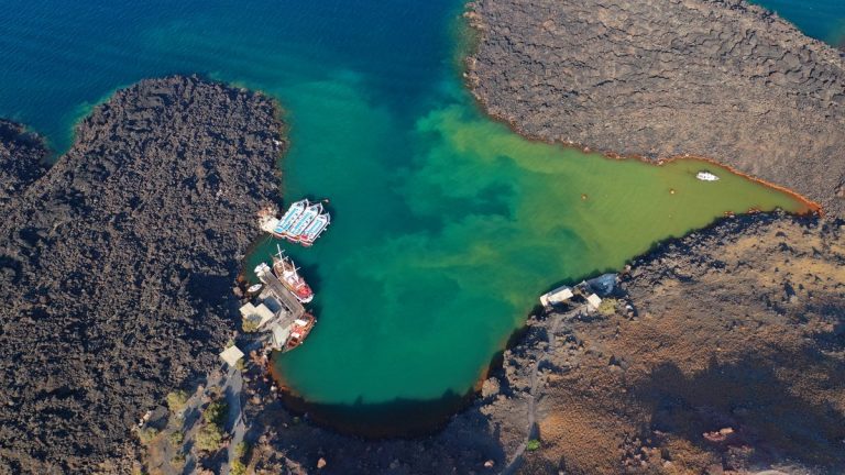 Σαντορίνη: Θαλάσσιες ερευνητικές γεωτρήσεις στα ηφαίστεια από αμερικανικό σκάφος