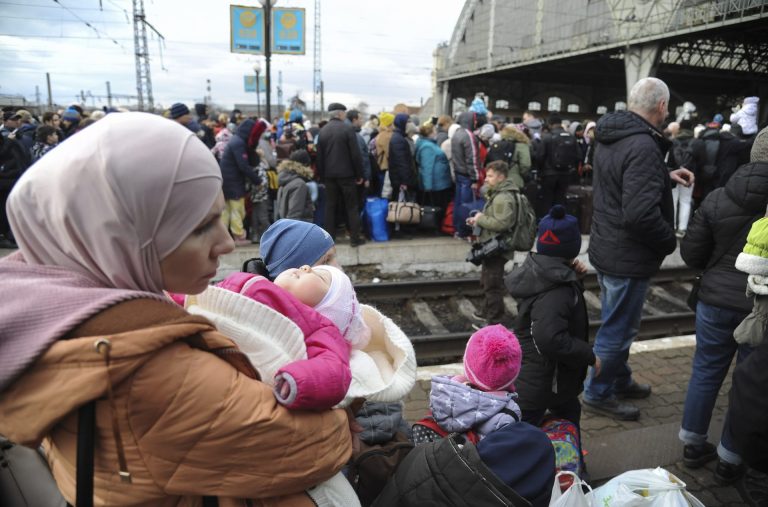 Οκτώ χώρες-σύμμαχοι της Ρωσίας ζητούν από τους πολίτες τους να εγκαταλείψουν την Ουκρανία