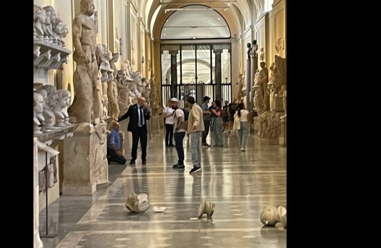 Βατικανό: Αμερικανός τουρίστας γκρέμισε δύο ρωμαϊκές προτομές σε μουσείο