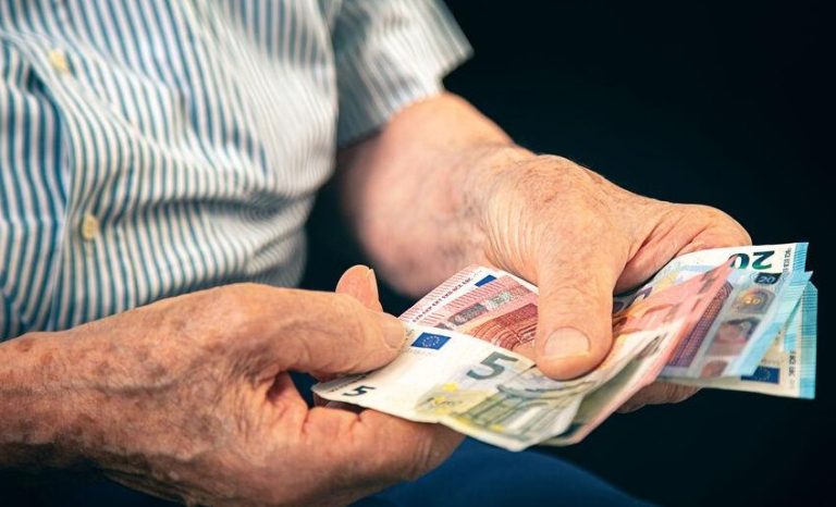 «Κλείδωσαν» οι αυξήσεις στις συντάξεις: Αυτά είναι τα νέα ποσά που θα δουν οι συνταξιούχοι 