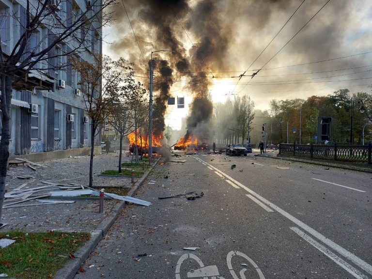 Κίεβο: Ισχυρές εκρήξεις σήμερα το πρωί-αντίποινα Πούτιν για τη γέφυρα της Κριμαίας