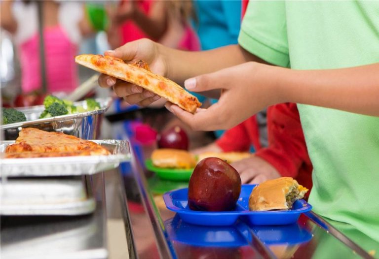 Ξεκίνησαν τα σχολικά γεύματα, με επέκταση σε επιπλέον 268 σχολεία