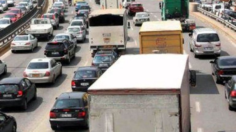 Να απαγορευτούν οι φορτοεκφορτώσεις στην Αθήνα από τις 9 το πρωί έως τις 9 το βράδυ ζητεί το δημοτικό συμβούλιο της πόλης