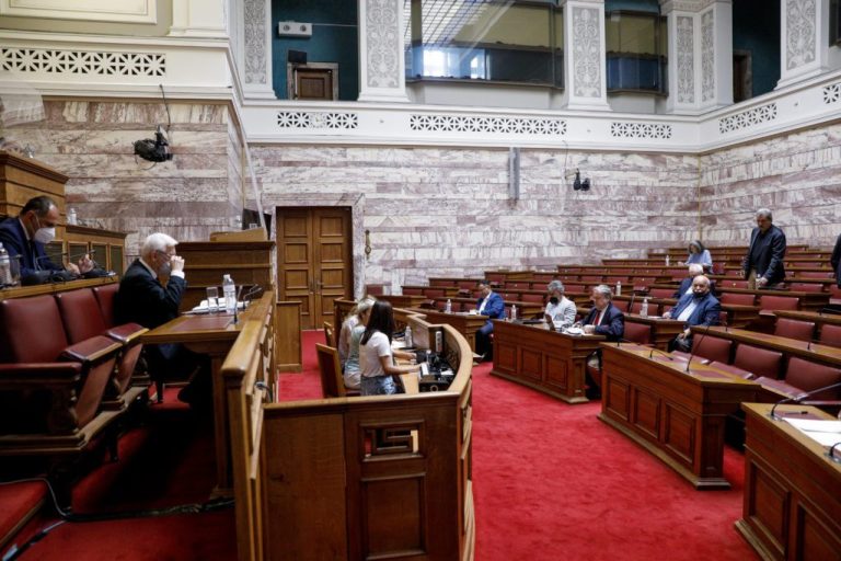 Κεκλεισμένων των θυρών η Επιτροπή Θεσμών και Διαφάνειας με μικρές διαρροές για τον Δημητριάδη από ΝΔ και ΣΥΡΙΖΑ