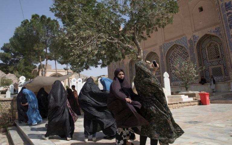 Ο ΟΗΕ ζητάει άρση της απαγόρευσης εργασίας και σπουδών στις γυναίκες του Αφγανιστάν