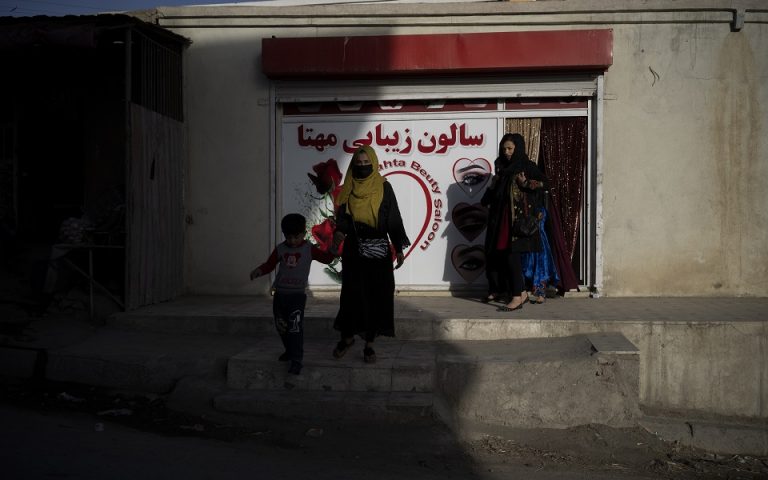 Απαγορεύτηκε η φοίτηση για τις γυναίκες στα πανεπιστήμια του Αφγανιστάν