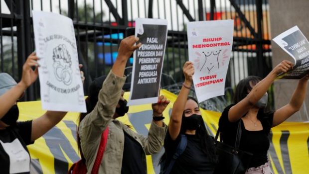 Σαρωτική νομική αναθεώρηση-Η Ινδονησία απαγορεύει το σεξ εκτός γάμου