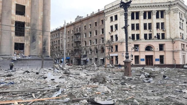 Πόλεμος Ρωσίας Ουκρανίας: Πύραυλοι χτυπούν την Ουκρανία-Η Μόσχα κατηγορεί το Κίεβο για εκρήξεις σε 2 βάσεις στη Ρωσία