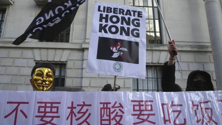 Η Κίνα αποσύρει 6 διπλωμάτες από το Ηνωμένο Βασίλειο μετά από συμπλοκή στο προξενείο