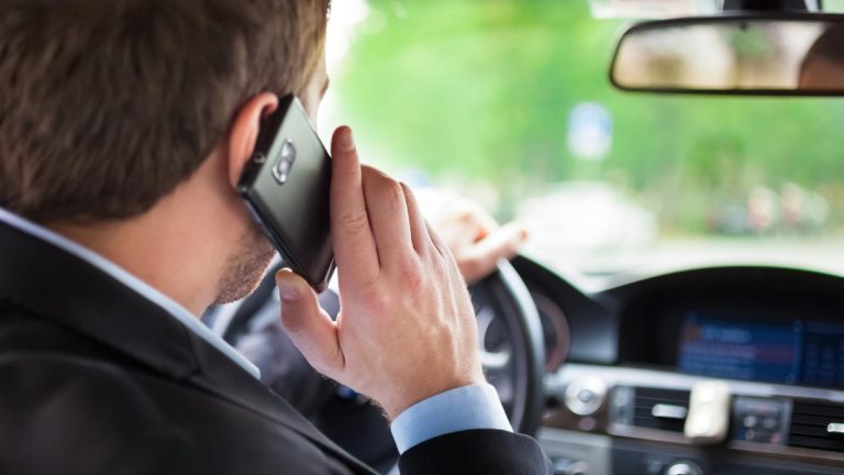 Ποιο είναι το πρόστιμο για την ομιλία σε κινητό κατά την διάρκεια της οδήγησης