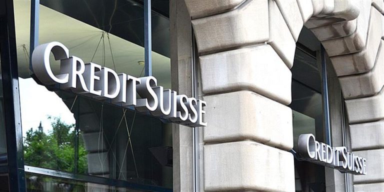 Οι πελάτες της Credit Suisse απέσυραν κεφάλαια ύψους 120 δισ. δολαρίων το τέταρτο τρίμηνο του 2022