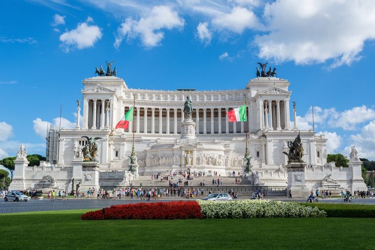 Εκτεθειμένη σε μια τεράστια κρίση χρέους η Ιταλία