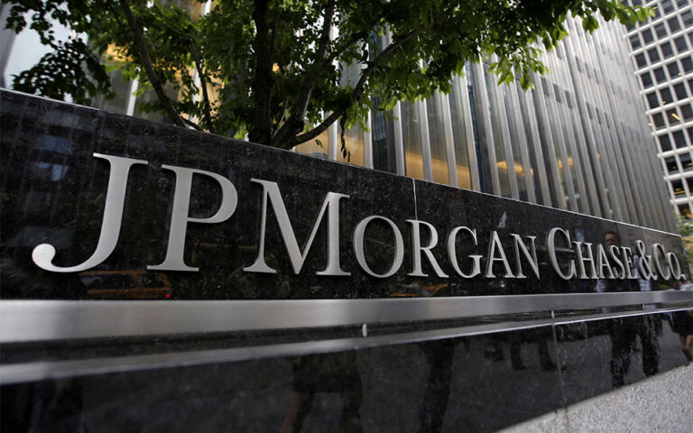 Αργεί η αναβάθμιση της επενδυτικής βαθμίδας της Ελλάδας επισημαίνει η JP Morgan