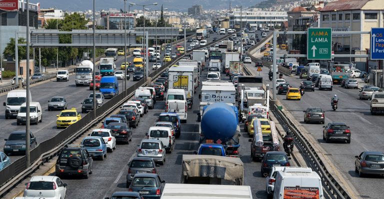 78 ώρες ετησίως χάνει ο μέσος Έλληνας οδηγός εξαιτίας της συμφόρησης στους δρόμους