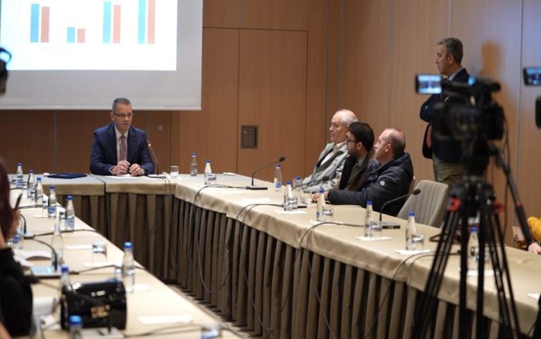 Ο διοικητής της κεντρικής τράπεζας του Κοσόβου Φεχμί Μεχμέτι αναλύει την οικονομική παραγωγή