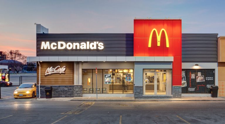Ξεπέρασαν τις εκτιμήσεις τα κέρδη που κατέγραψε η McDonald’s το τέταρτο τρίμηνο του 2022