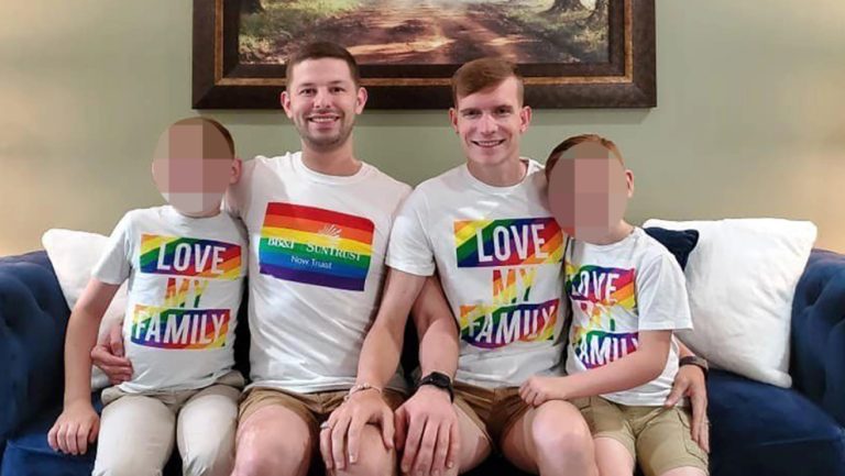 Ομοφυλόφιλο ζευγάρι στις ΗΠΑ κακοποιούσε σεξουαλικά τους δύο υιοθετημένους γιους του