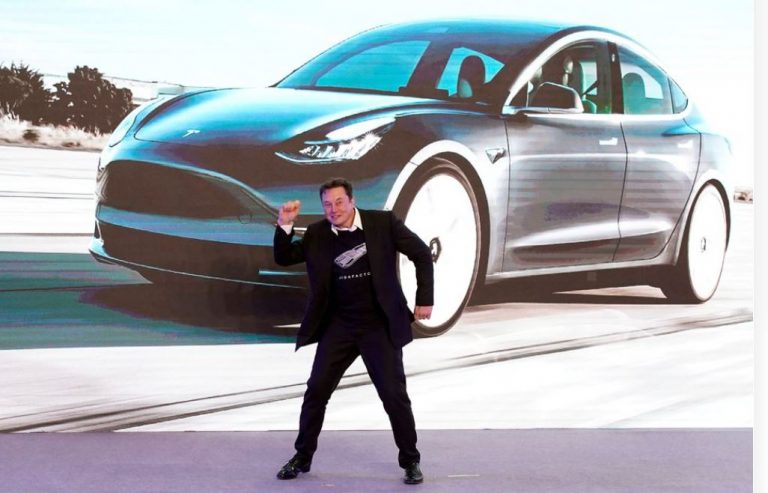 Η Tesla προχωράει σε μεγάλες εκπτώσεις στα αυτοκίνητά της