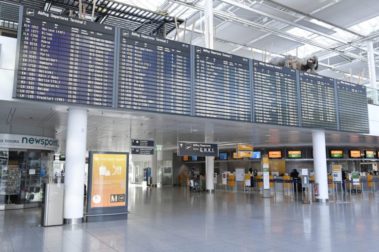 Γερμανία απεργία σε 7 αεροδρόμια κόντρα στη Διεθνή Διάσκεψη του Μονάχου για την Ασφάλεια με τουλάχιστον 45 αρχηγούς κρατών και κυβερνήσεων
