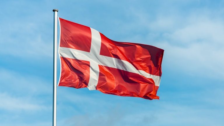 Χιλιάδες Δανοί διαμαρτύρονται για την κατάργηση μιας δημόσιας αργίας
