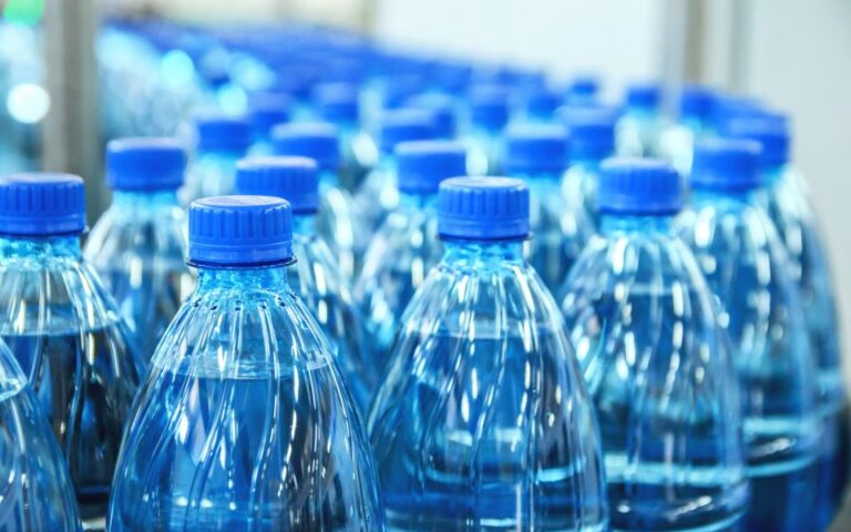 Καθορισμός ανώτατης τιμής πώλησης στο εμφιαλωμένο νερό που πωλείται στη Θεσσαλία