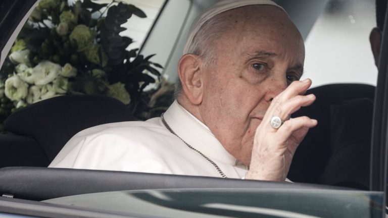 Πάπας Φραγκίσκος: “Ο κόσμος βρίσκεται σε φάση αυτοκαταστροφής”