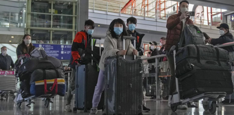 Παρατείνονται για δύο ακόμα εβδομάδες τα μέτρα περιορισμού για τους ταξιδιώτες από την Κίνα