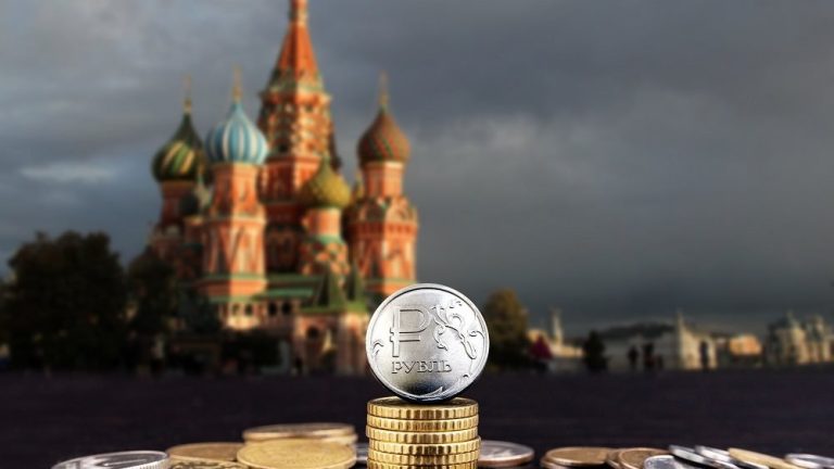 Η Ρωσία απαλλάσσει εταιρείες από την υποχρέωση να πωλούν τα έσοδά τους σε ξένο νόμισμα έναντι ρουβλίων