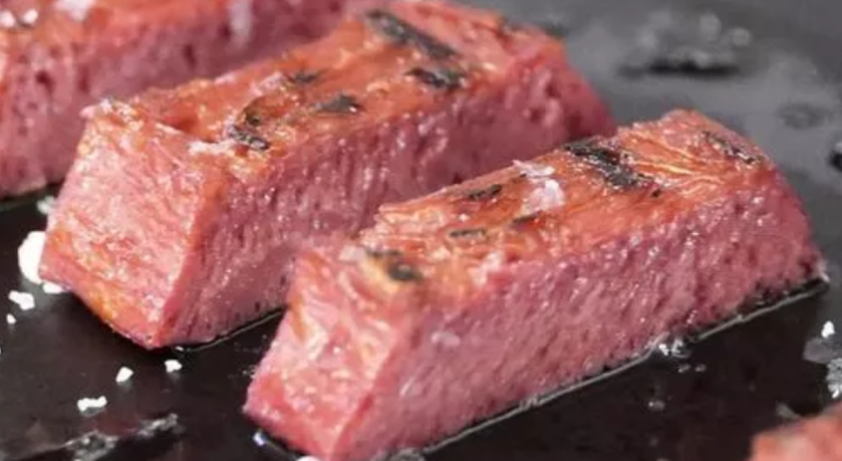 Ελληνική εταιρεία αξιοποιεί τα μικροφύκη και παράγει φυτικό κρέας