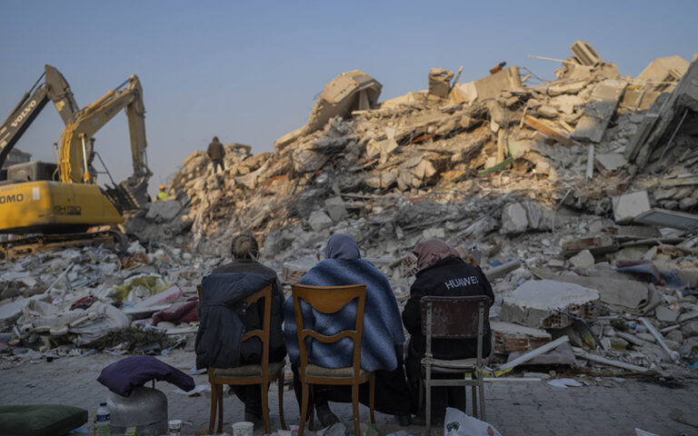 Το κόστος των καταστροφών του φονικού σεισμού στην Τουρκία μπορεί να φτάσει τα 84 δισ. δολάρια