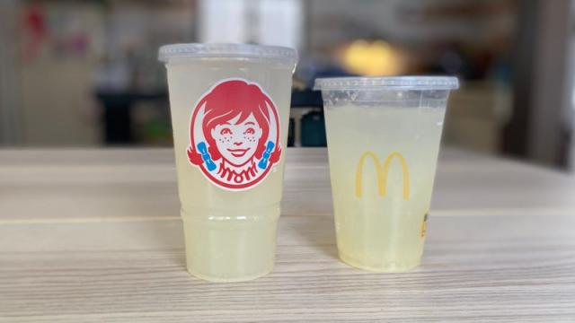Βγάζει τάσεις ο άτυπος ανταγωνισμός ταχυεστίασης μεταξύ McDonald’s και Wendy’s στις ΗΠΑ